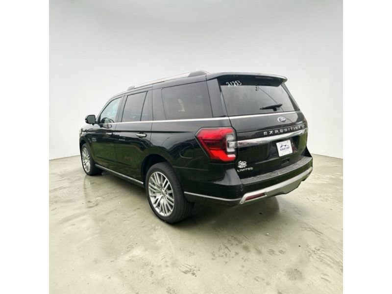 Used 2023 Ford Expedition Limited image 4