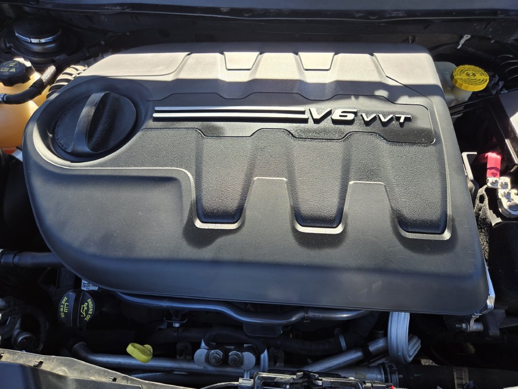 Used 2016 Jeep Cherokee Trailhawk AWD/4WD image 29