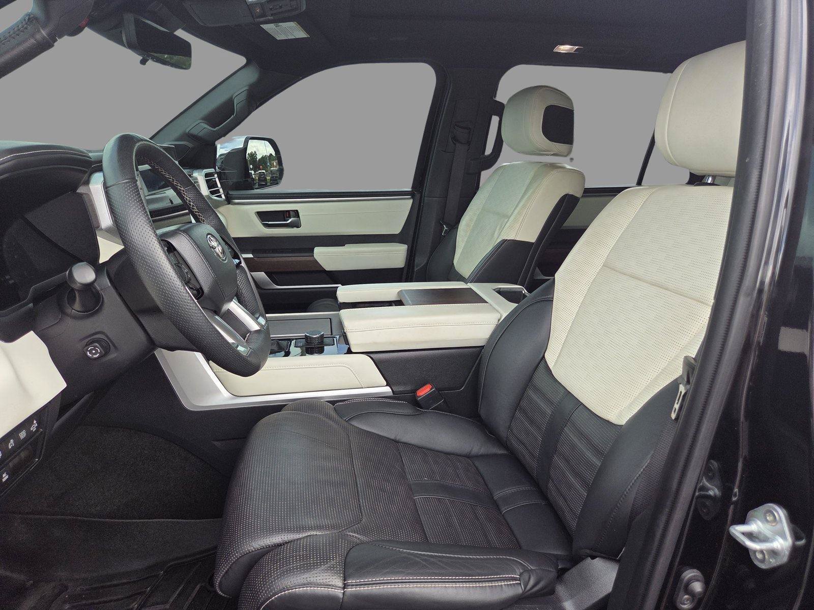 Used 2023 Toyota Sequoia Capstone RWD image 15