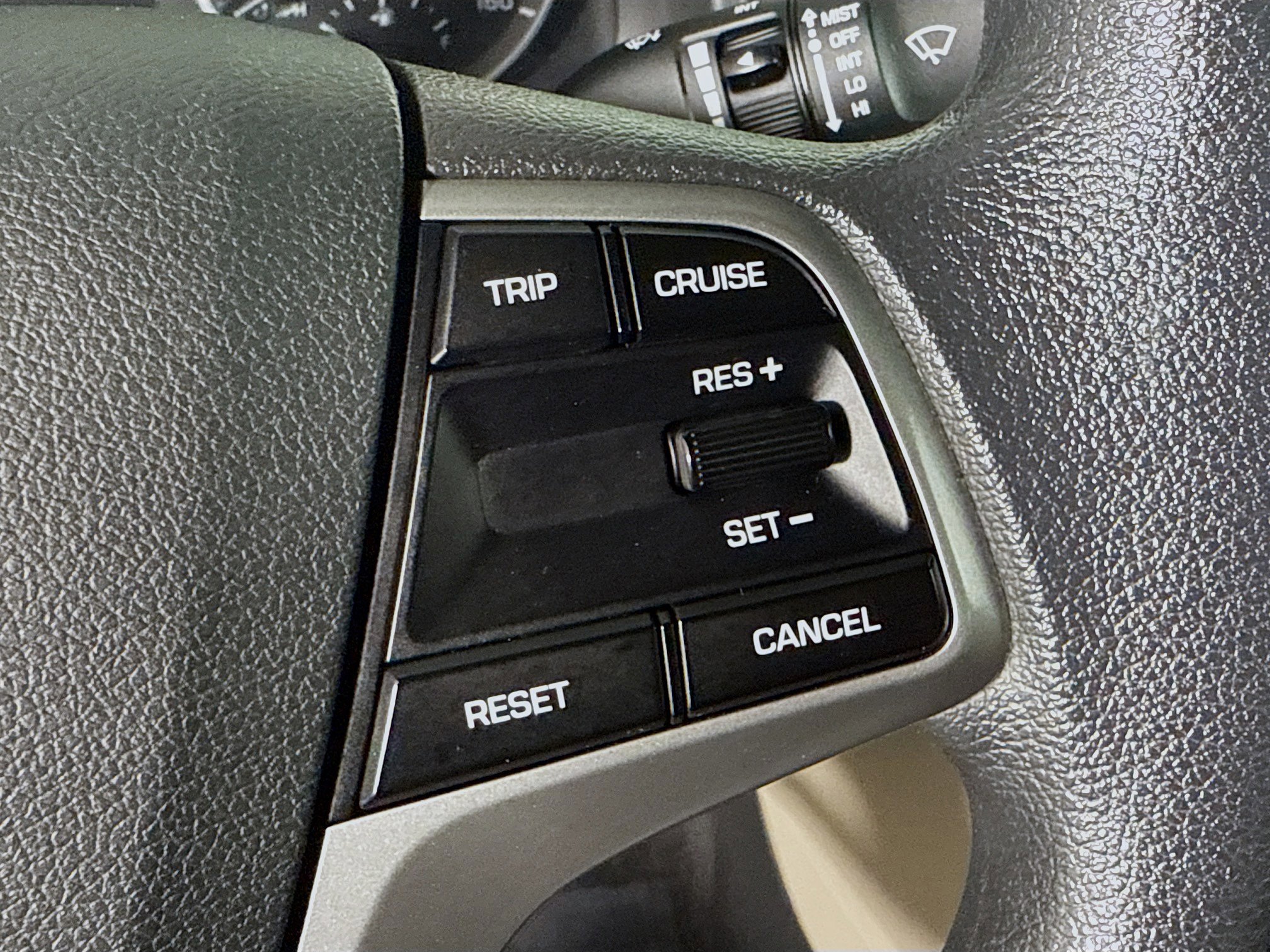 Used 2018 Hyundai Elantra SE w/ Winter Weather Package image 15