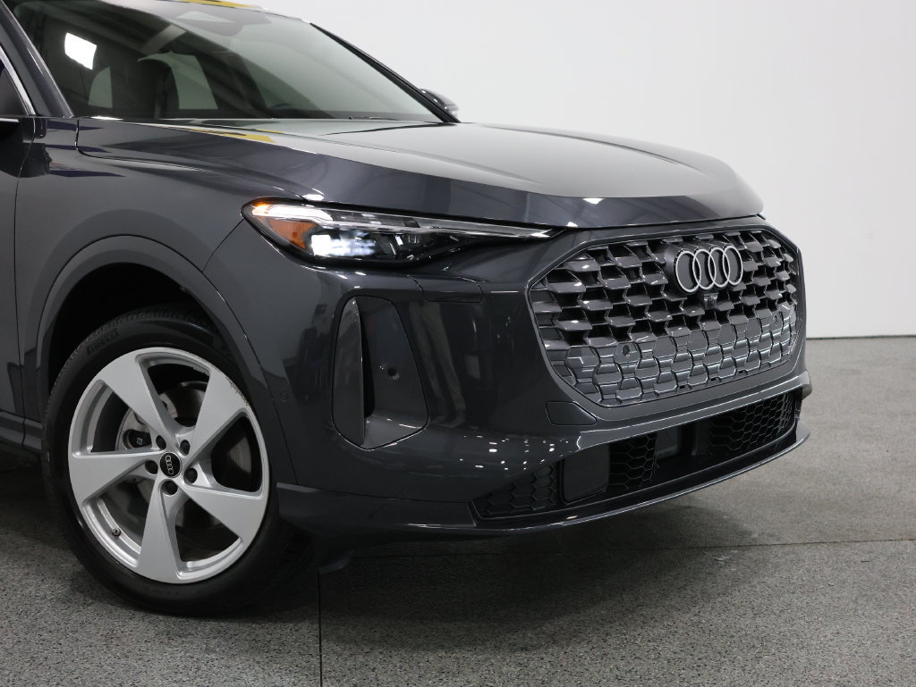 Certified 2025 Audi Q5 Premium Plus w/ Premium Plus AWD/4WD image 3