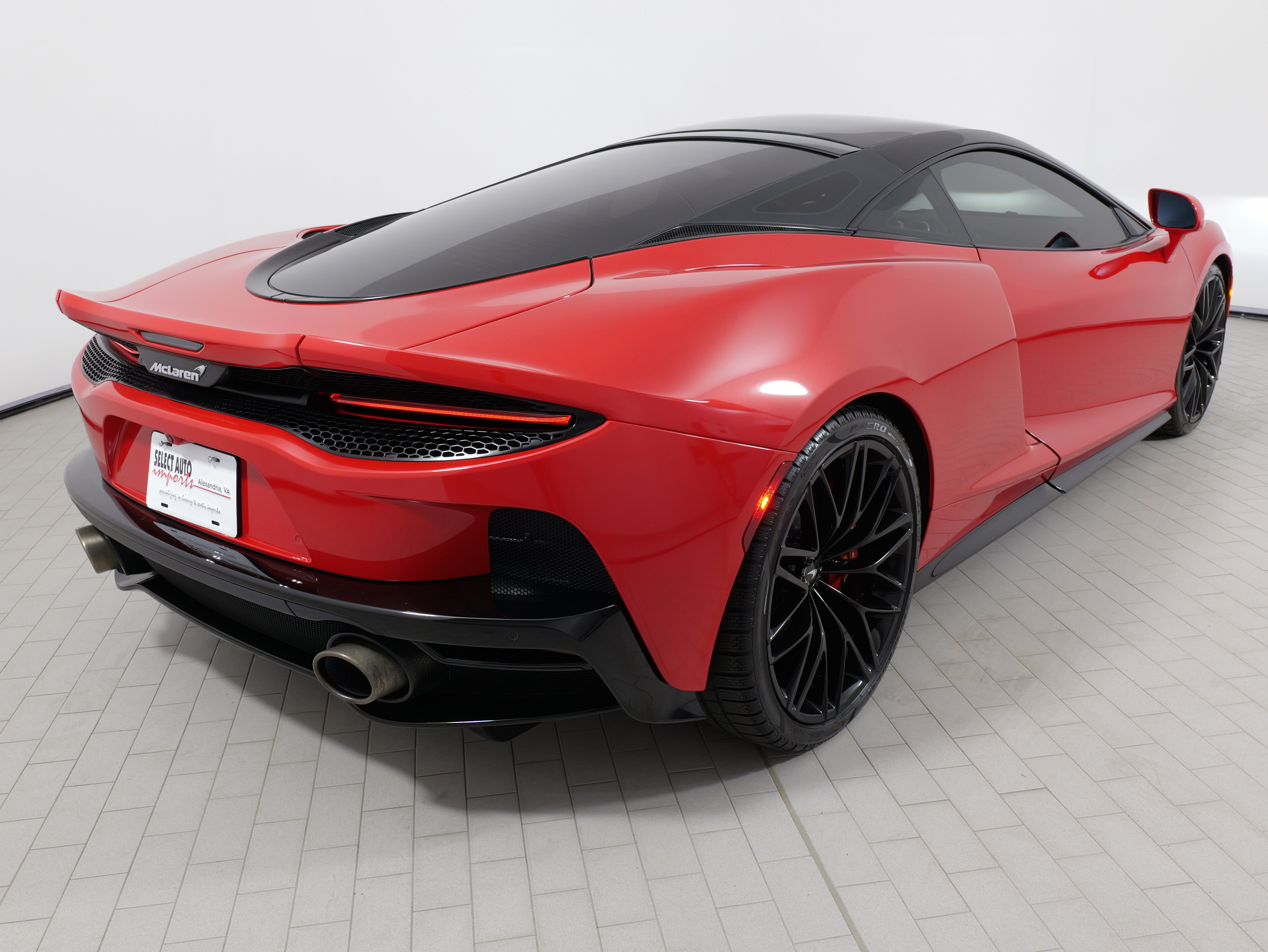 Used 2022 McLaren GT RWD image 14