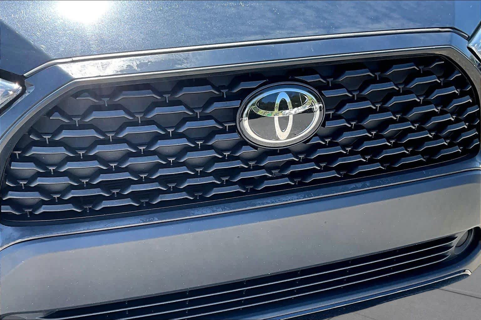 Used 2023 Toyota Corolla Cross LE w/ Moonroof Package FWD image 30