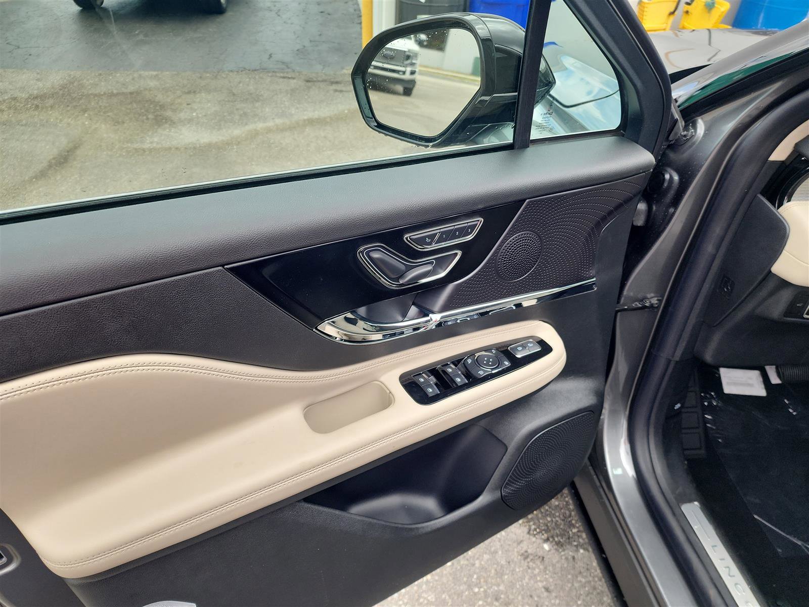 New 2025 Lincoln Corsair Premiere image 11