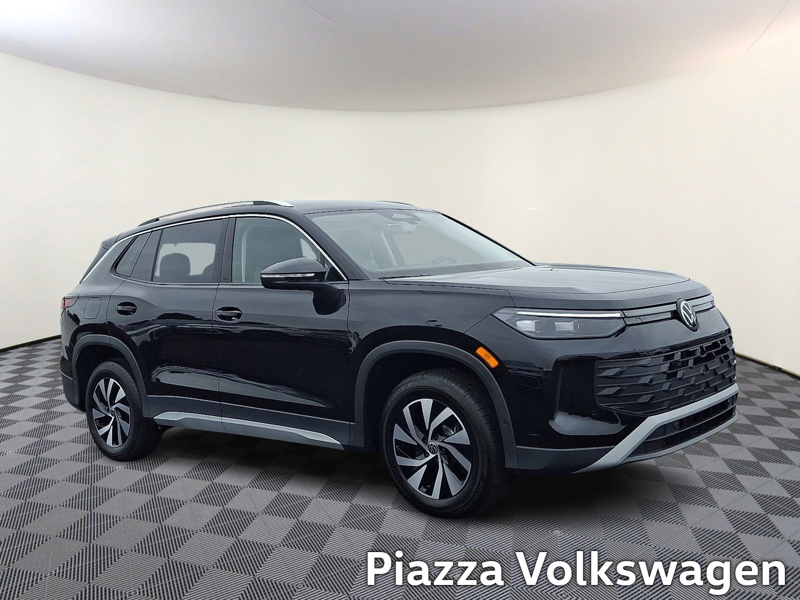 New 2025 Volkswagen Tiguan S AWD/4WD image 1