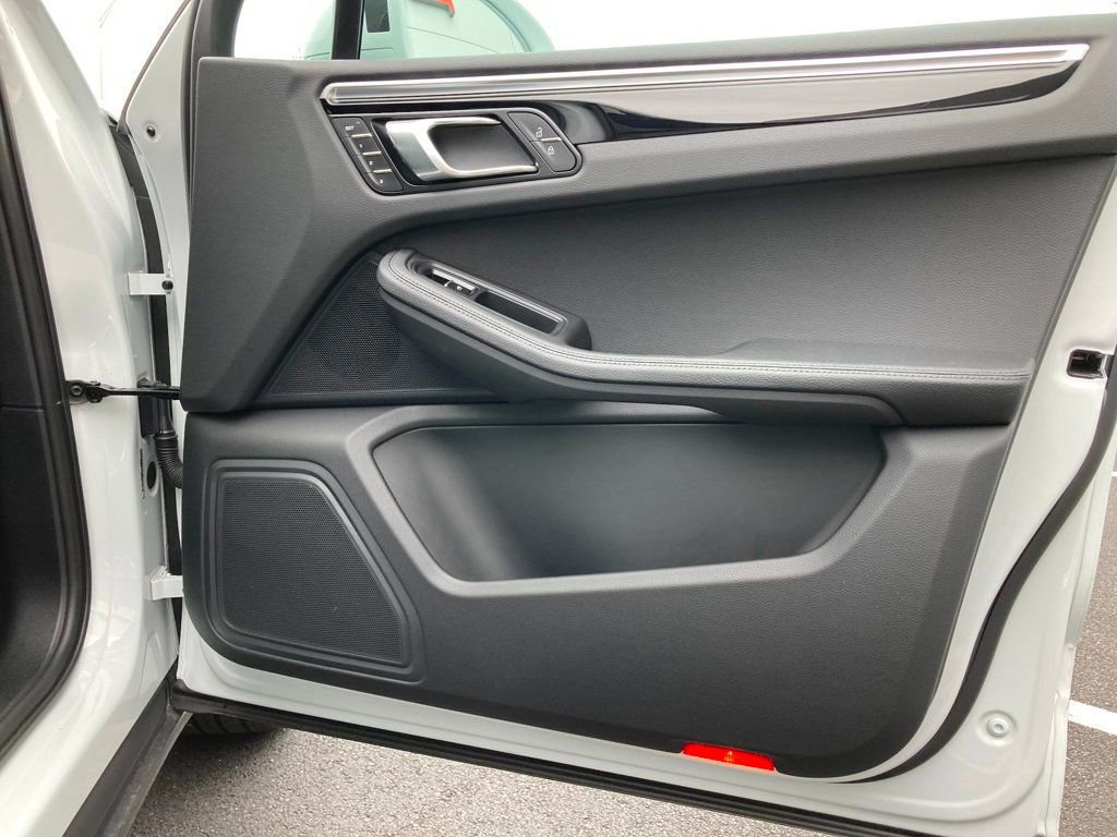 Used 2024 Porsche Macan image 28