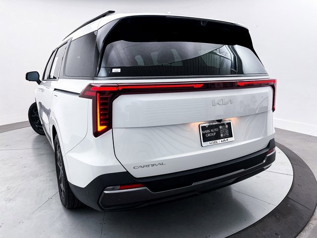 Used 2025 Kia Carnival SX Prestige image 4