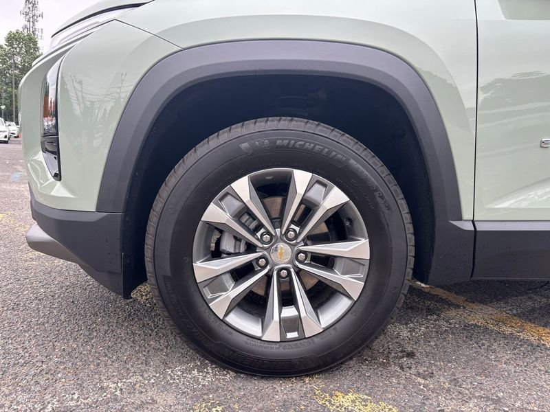 Used 2025 Chevrolet Equinox LT w/ Safety and Technology Package image 6