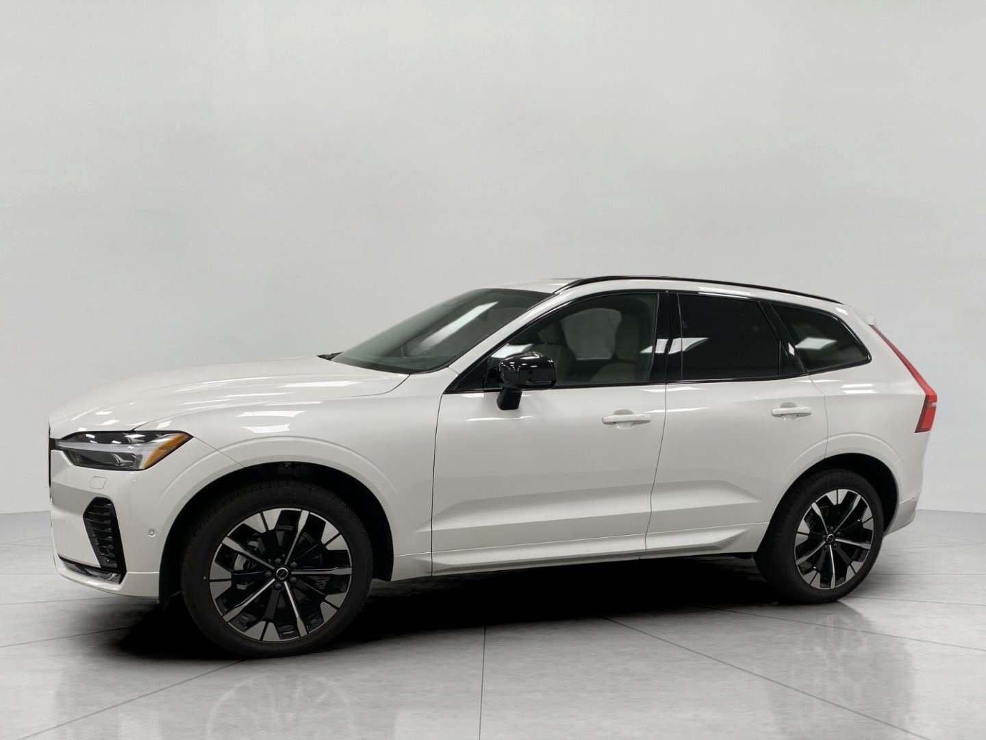 Used 2026 Volvo XC60 B5 Plus w/ Climate Package AWD/4WD image 9