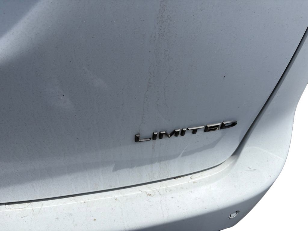 Used 2025 Chrysler Pacifica Limited FWD image 18