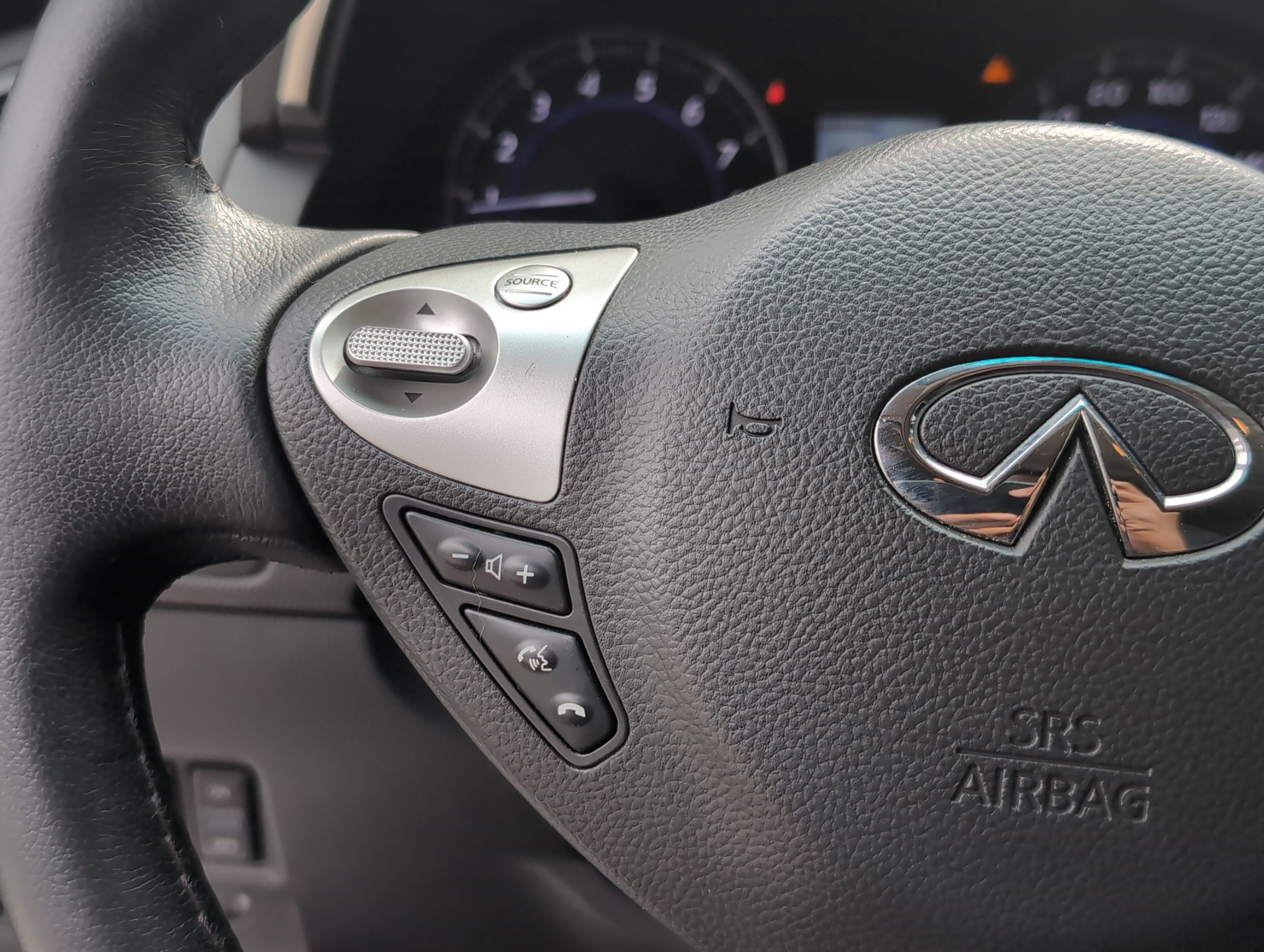 Used 2017 INFINITI QX70 AWD image 19