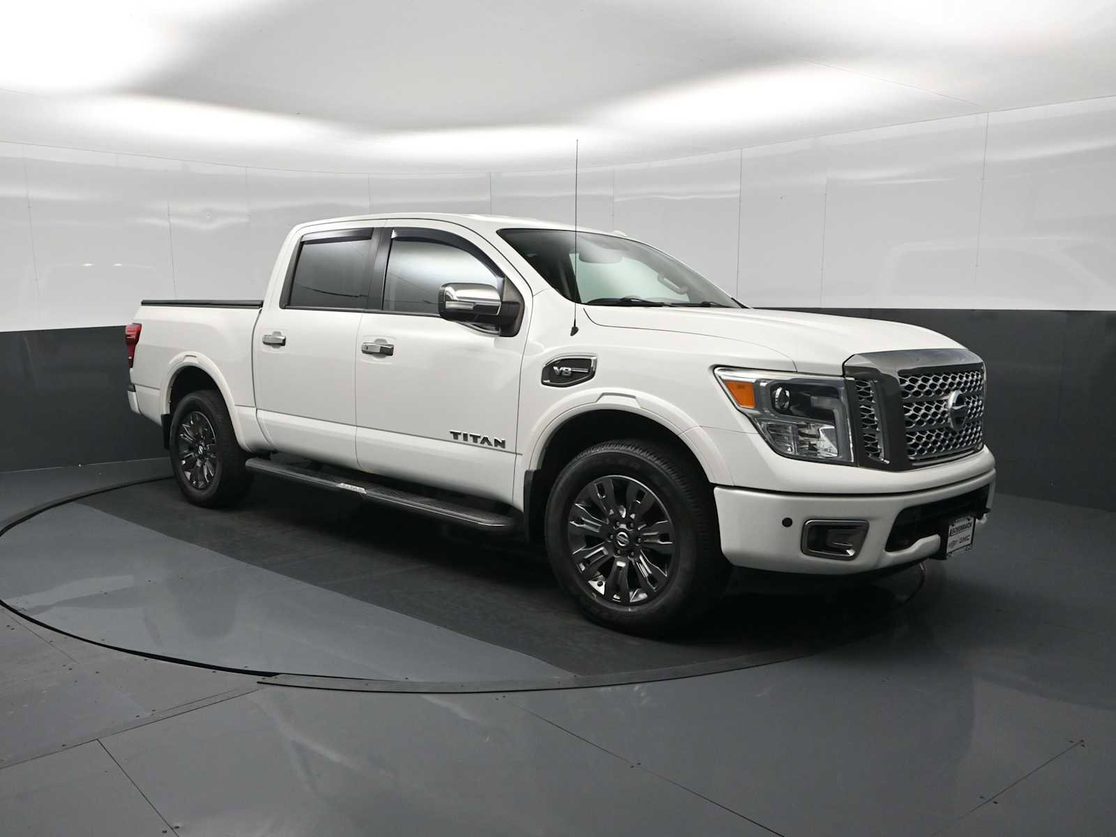 Used 2017 Nissan Titan Platinum Reserve image 1