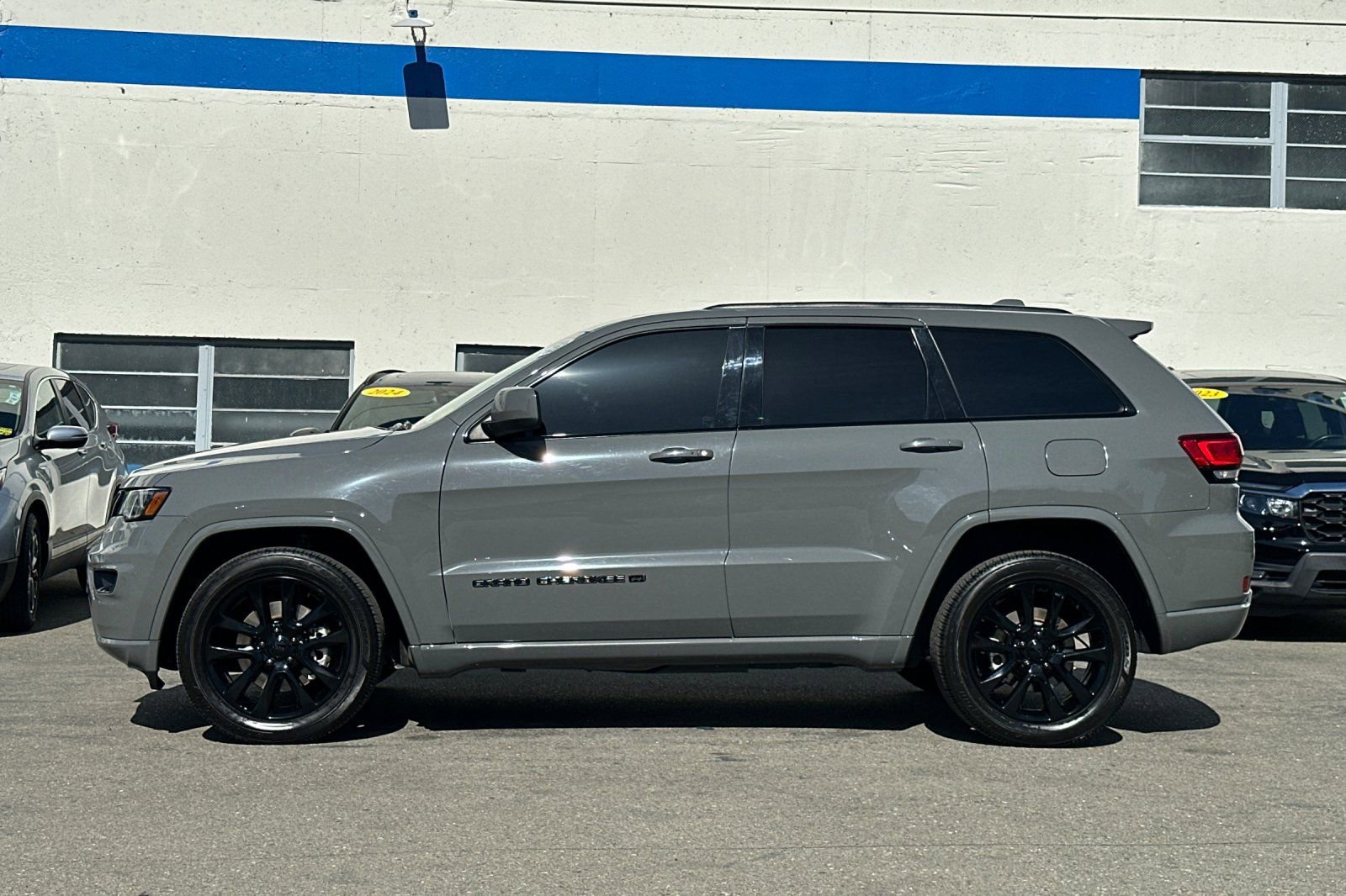 Used 2022 Jeep Grand Cherokee Laredo X image 7