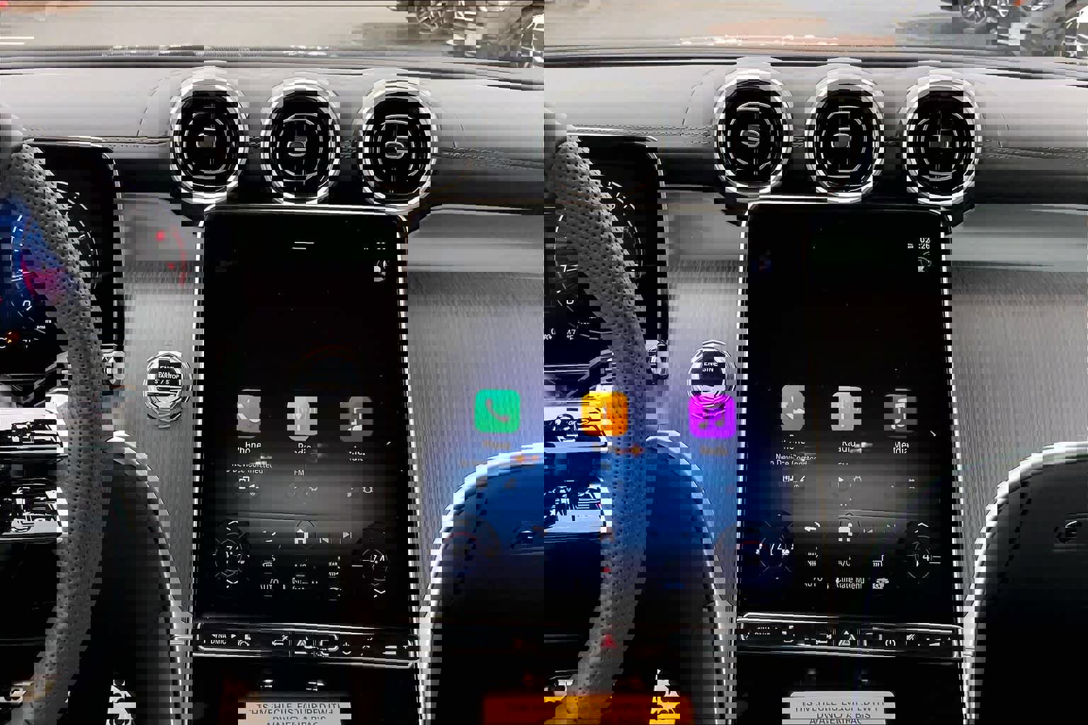 Used 2025 Mercedes-Benz GLC 300 4MATIC image 9