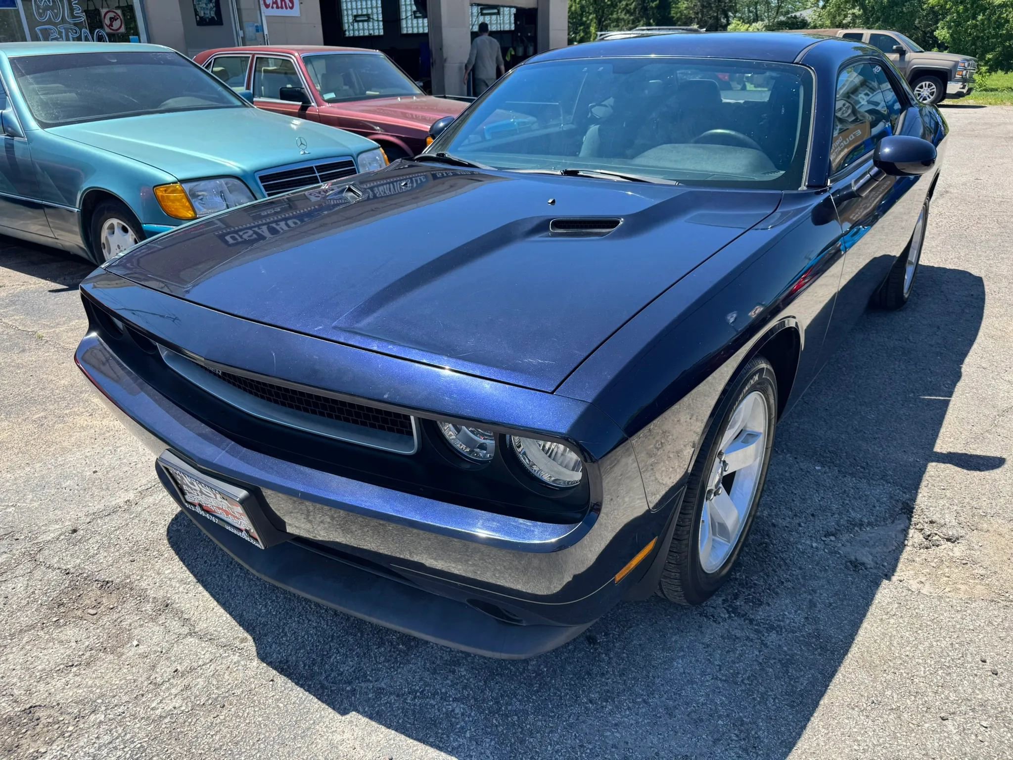 Used 2012 Dodge Challenger SXT RWD image 2