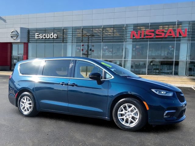 Used 2023 Chrysler Pacifica Touring-L
