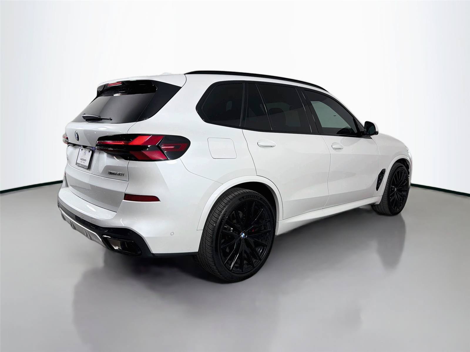 Used 2024 BMW X5 xDrive40i w/ M Sport Package AWD/4WD image 5