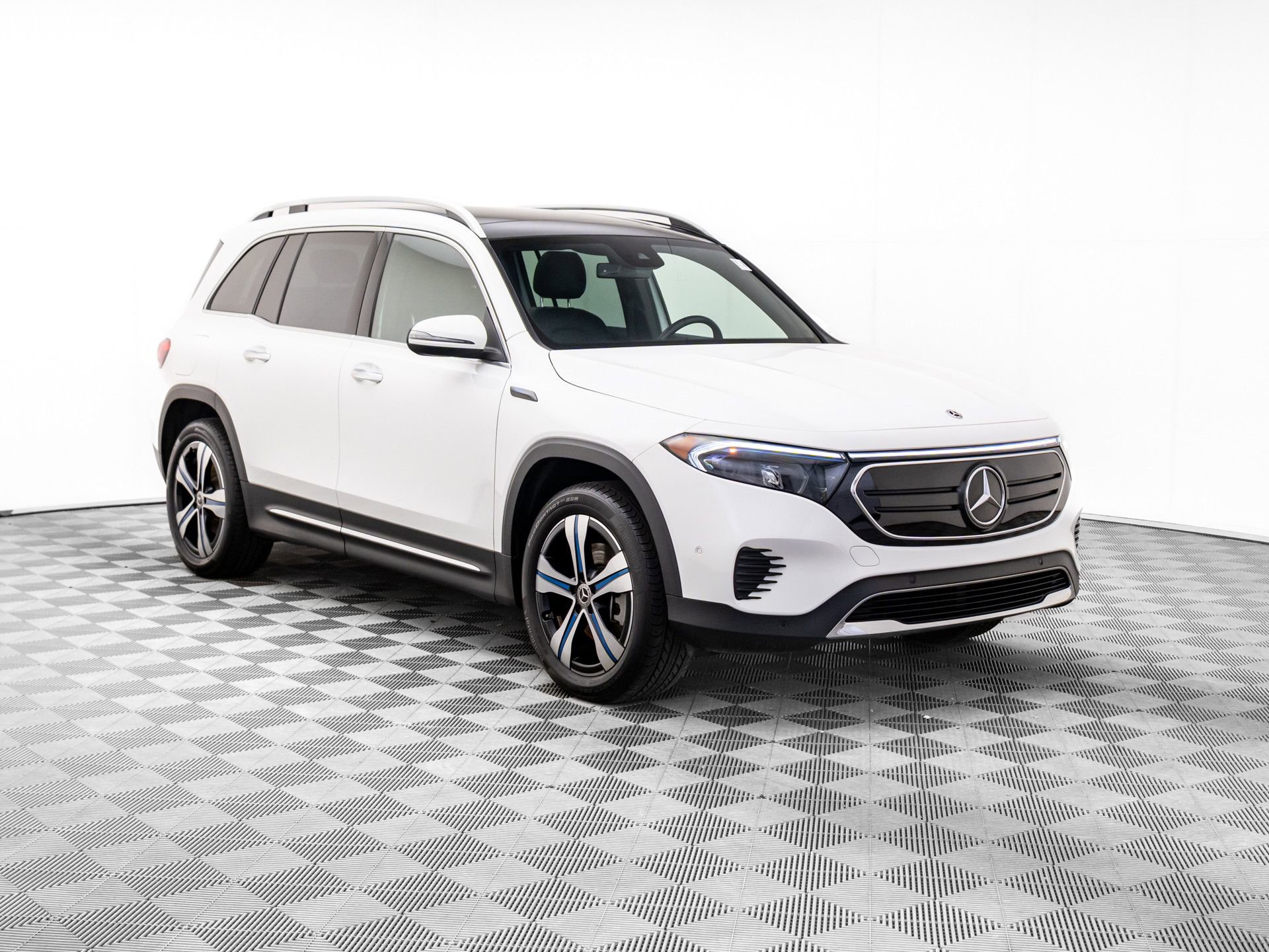 Certified 2023 Mercedes-Benz EQB 300 4MATIC image 8