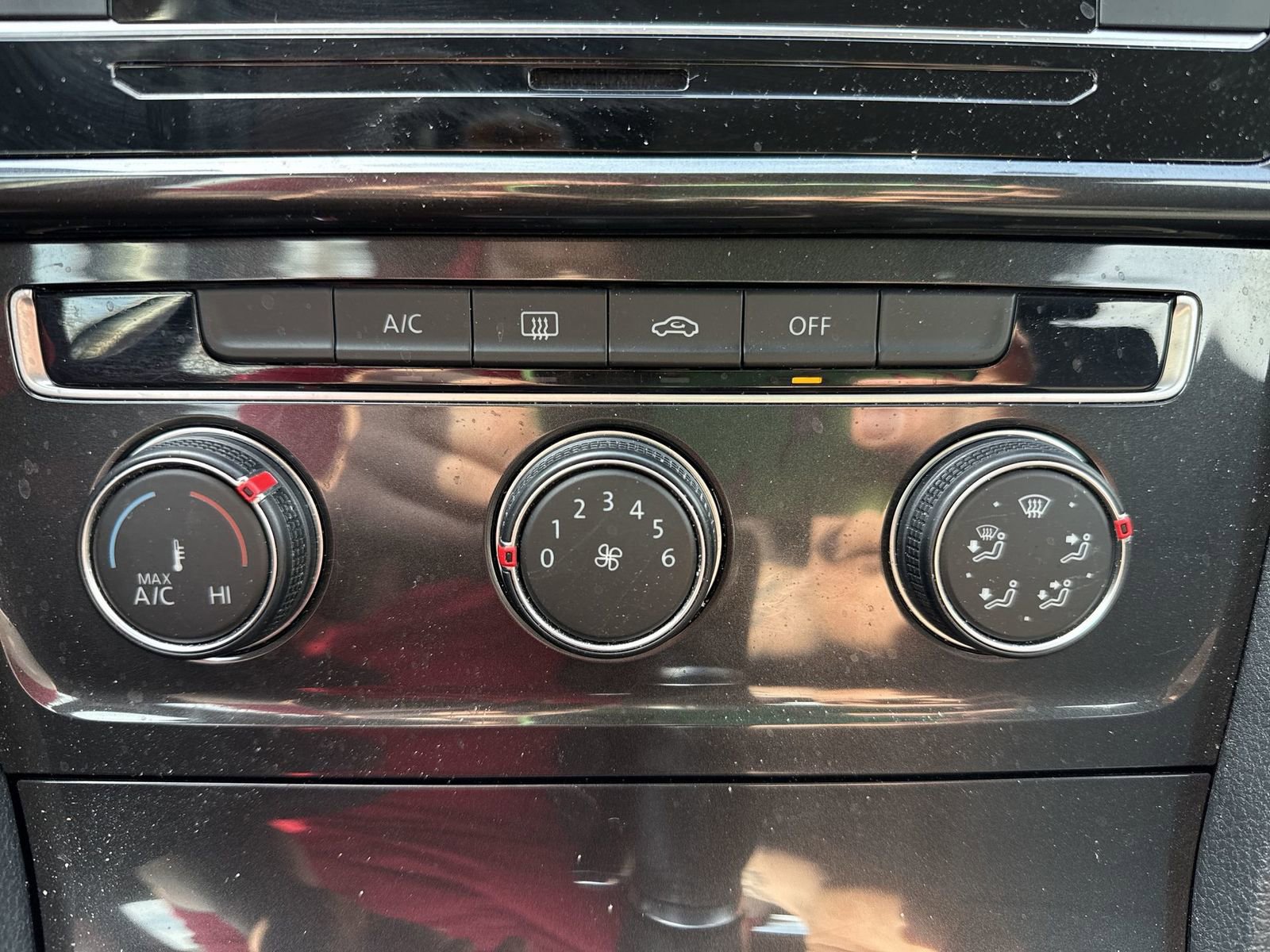 Used 2019 Volkswagen Golf S image 18