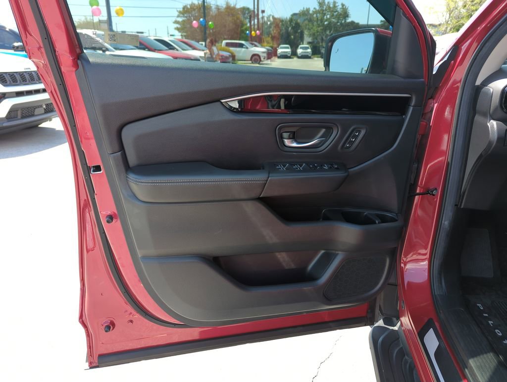 Used 2025 Honda Pilot Touring image 18