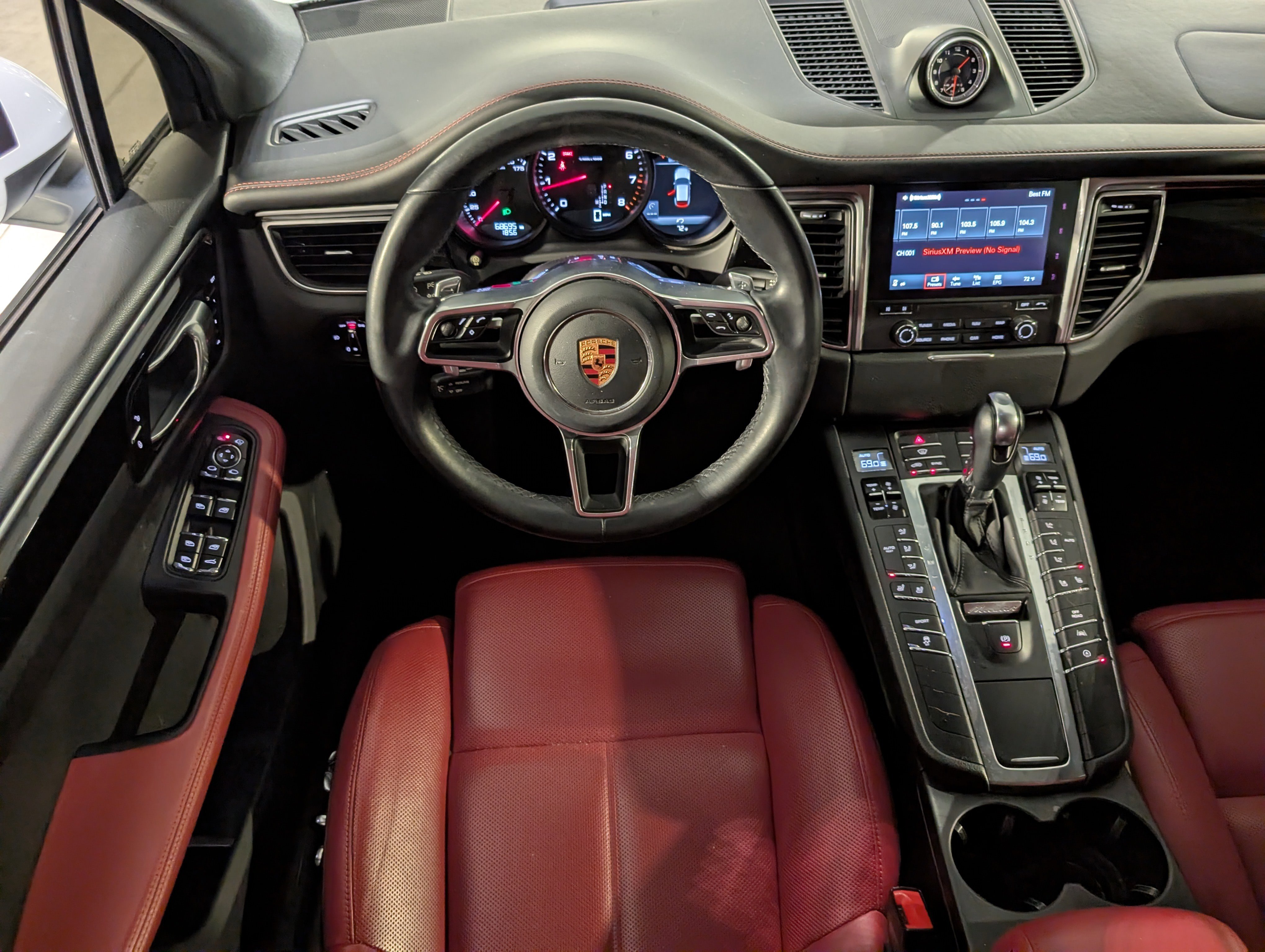 Certified 2018 Porsche Macan AWD/4WD image 6