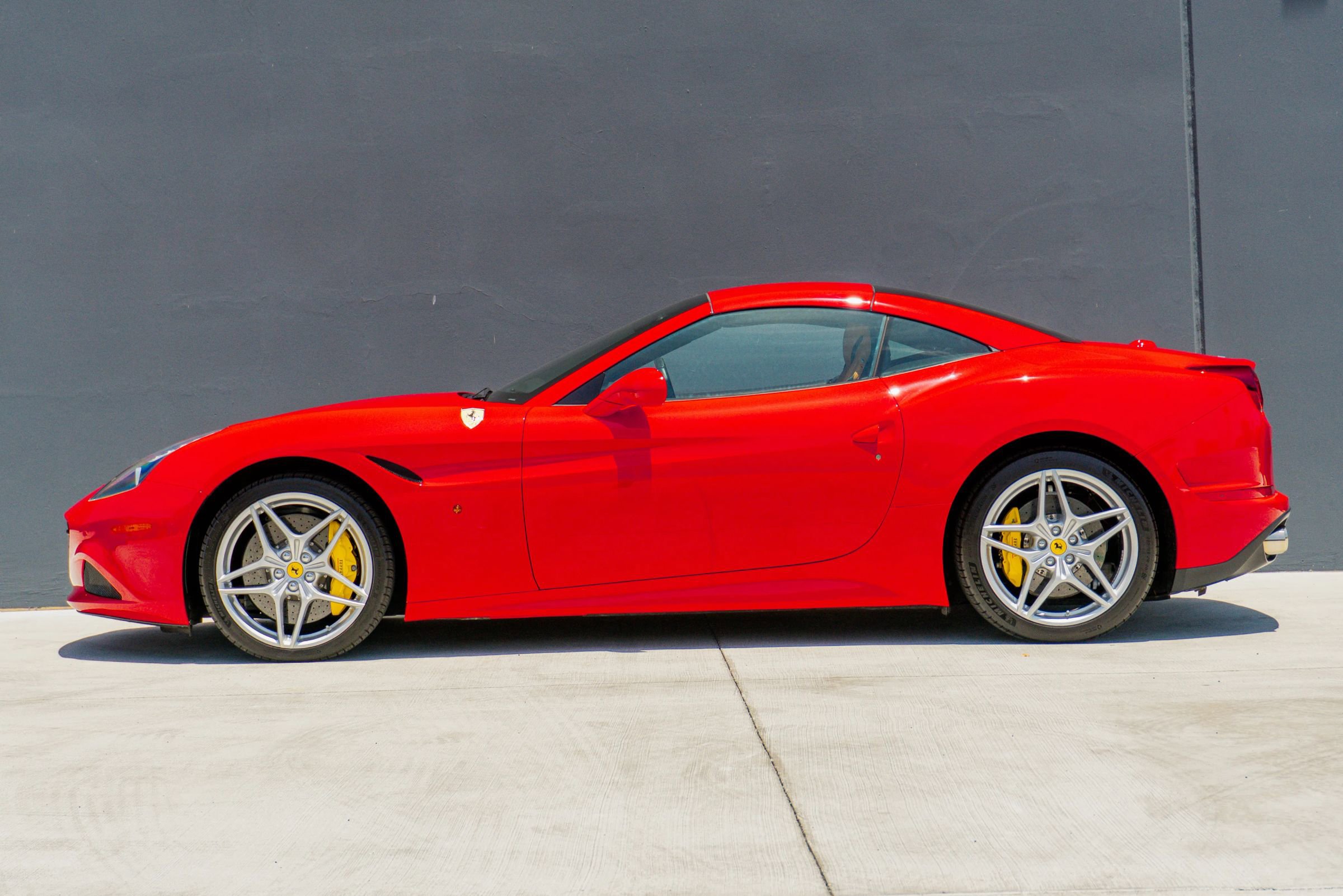 Used 2016 Ferrari California T RWD image 2