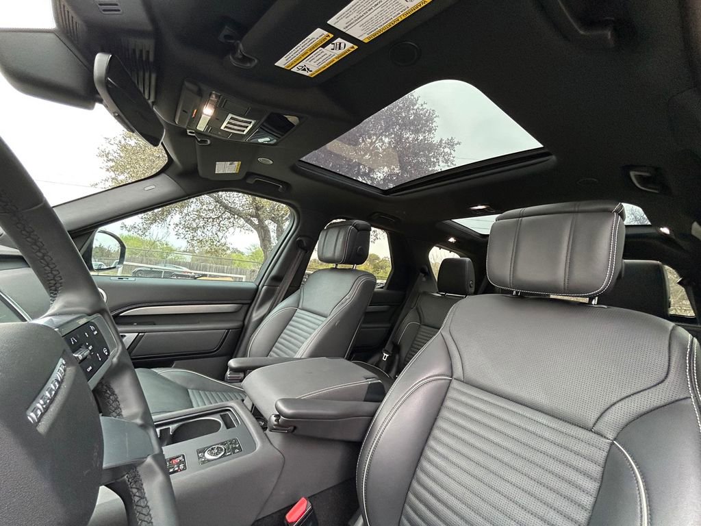 Used 2024 Land Rover Discovery Dynamic SE image 13