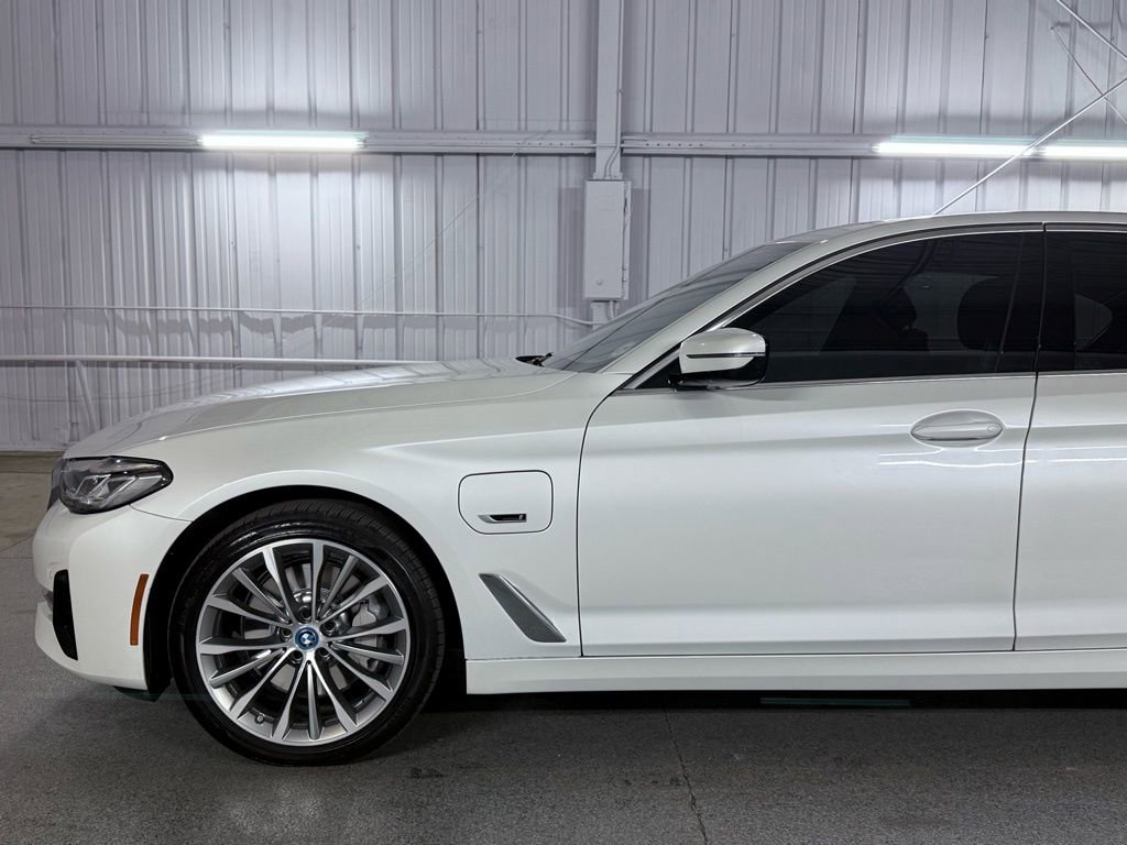Used 2023 BMW 530e xDrive w/ Premium Package image 15