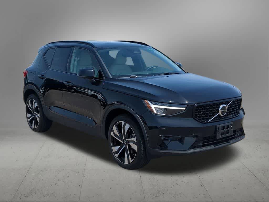 Used 2023 Volvo XC40 B5 Plus w/ Protection Package Premier AWD/4WD image 8