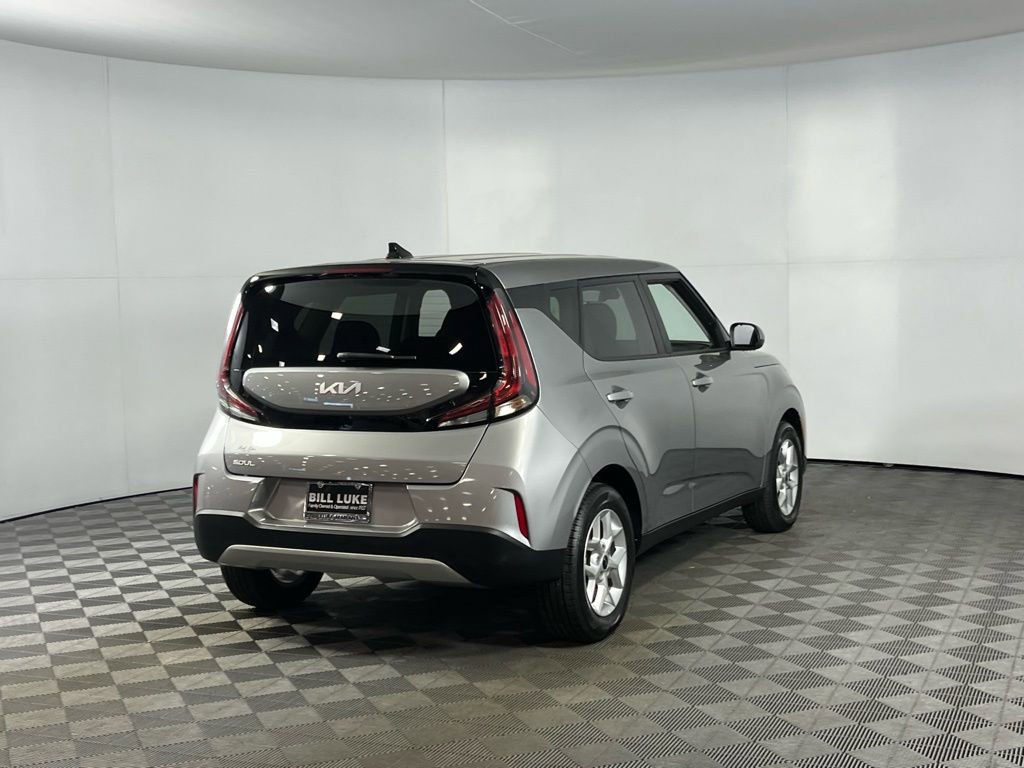 Used 2025 Kia Soul LX image 7