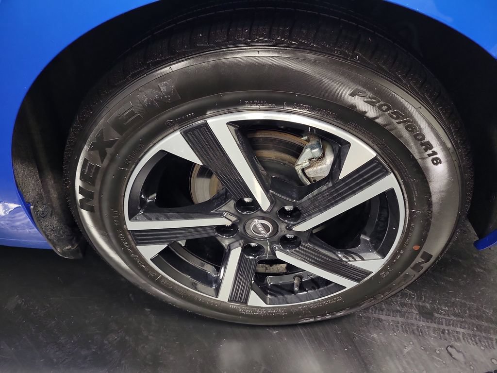 Used 2025 Nissan Sentra SV FWD image 12