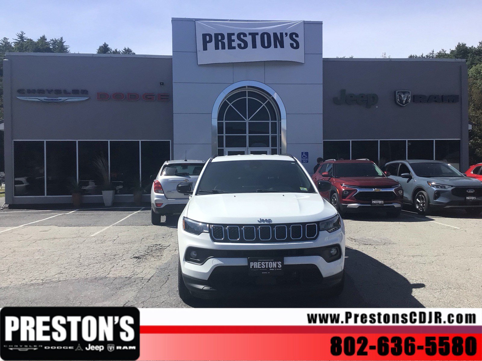 Used 2024 Jeep Compass Latitude AWD/4WD image 9
