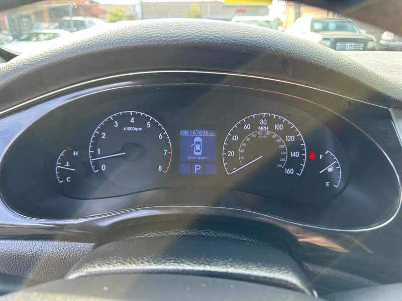 Used 2012 Hyundai Genesis 3.8 RWD image 17
