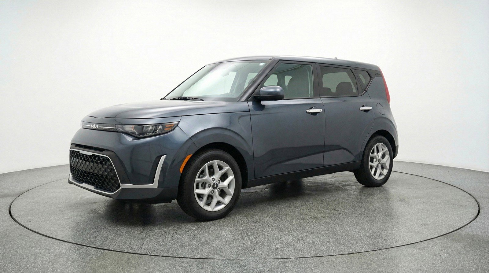 Used 2025 Kia Soul LX w/ LX Technology Package image 3