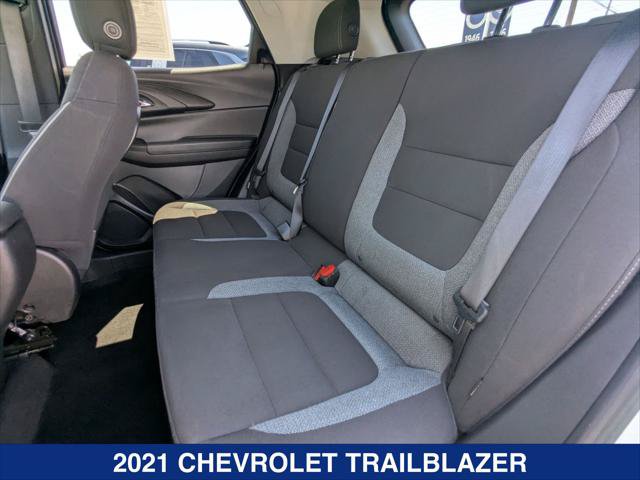 Used 2021 Chevrolet TrailBlazer LT FWD image 21