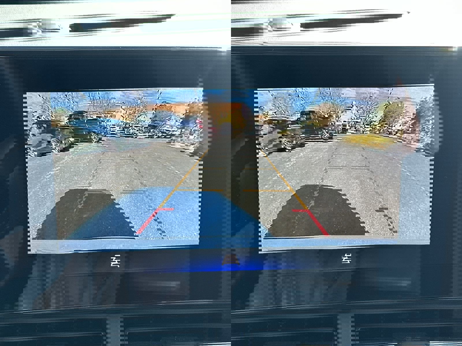 Used 2025 Chevrolet Trax LT w/ LT Convenience Package image 27