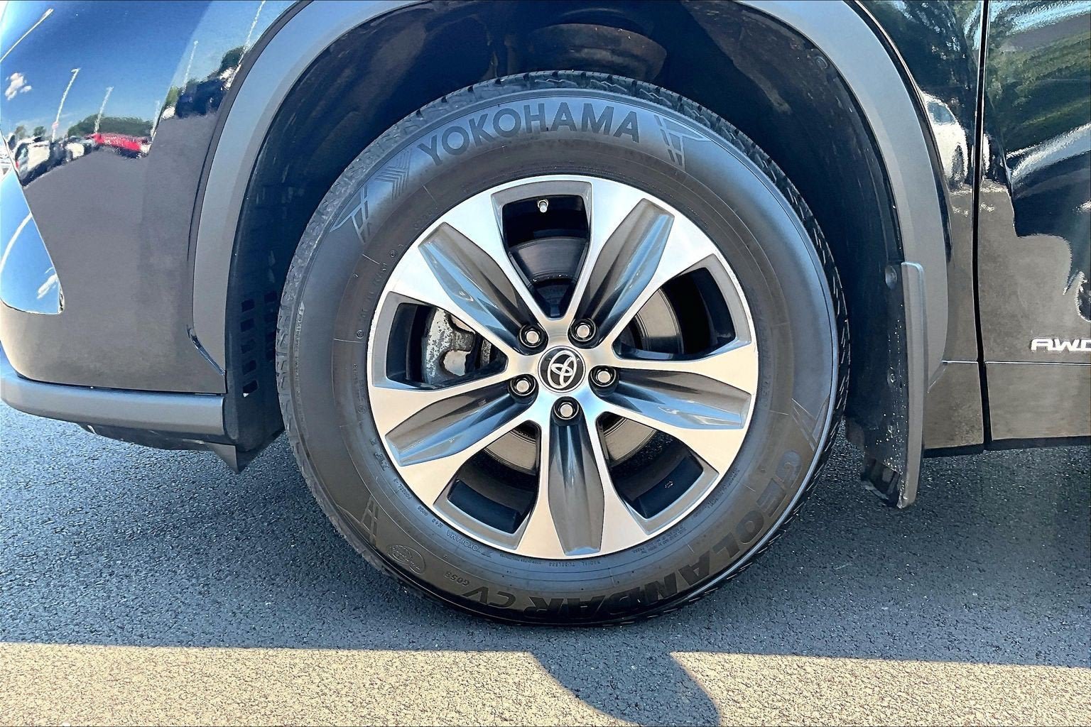 Used 2021 Toyota Highlander XLE AWD/4WD image 9