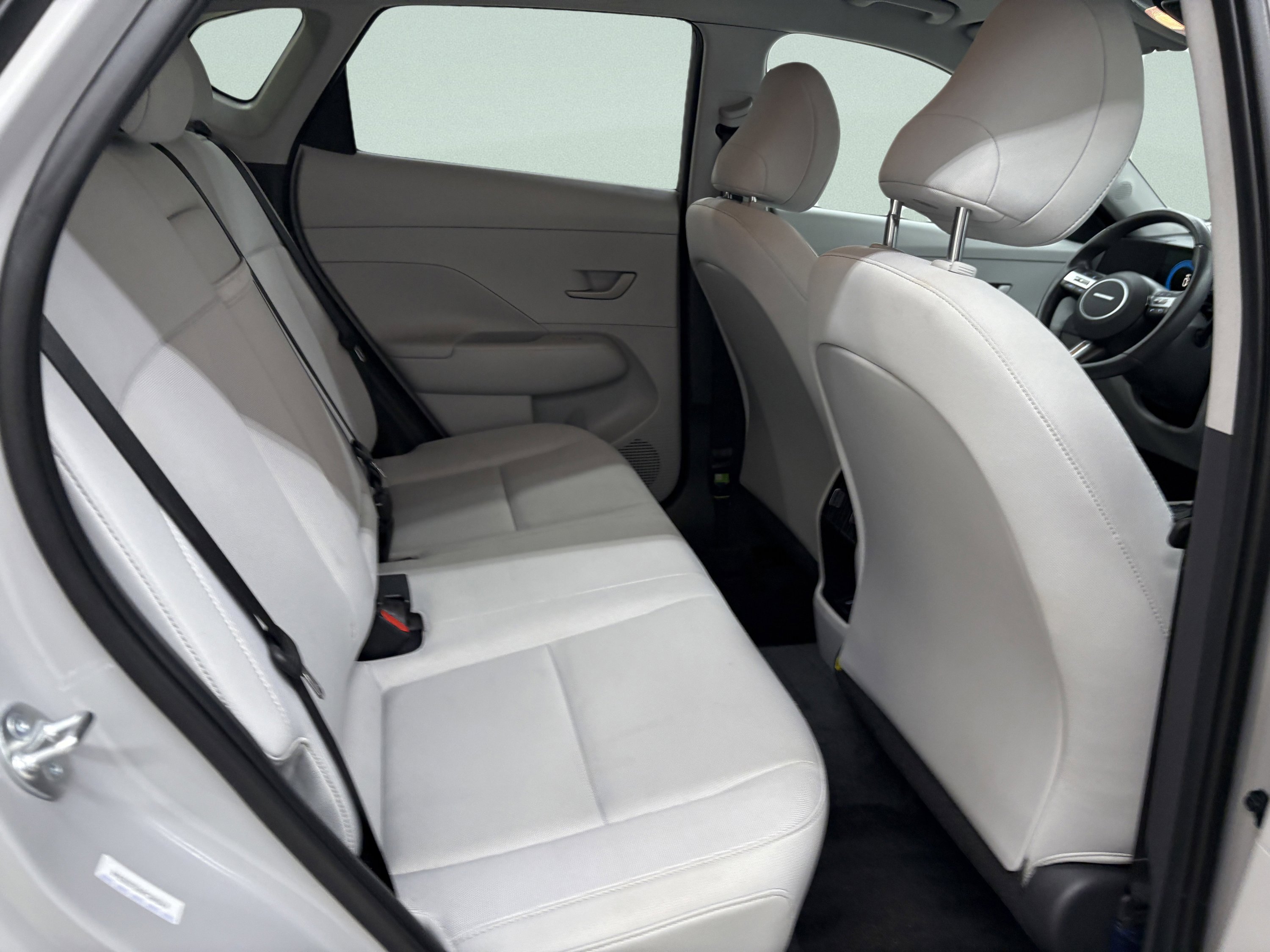 Used 2025 Hyundai Kona SEL image 24