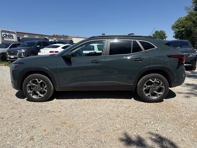 Used 2025 Chevrolet Trax LT w/ Driver Confidence Package FWD image 3