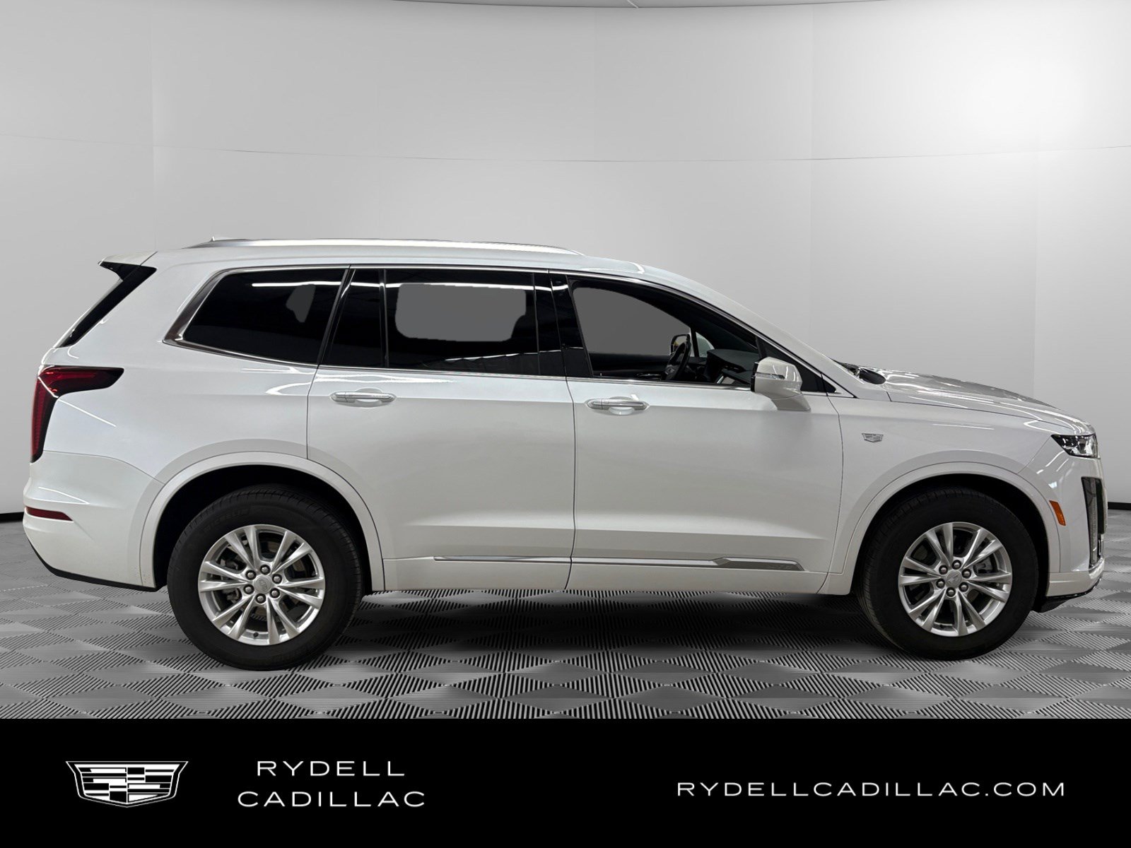 Certified 2025 Cadillac XT6 Luxury AWD/4WD image 6