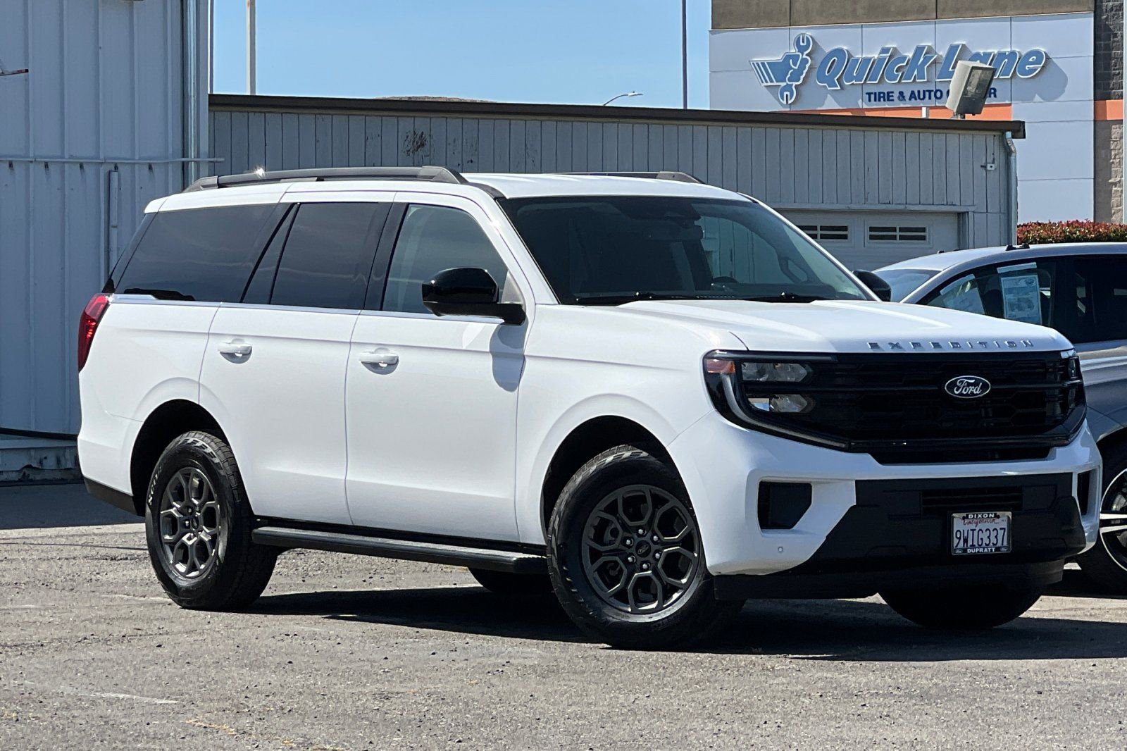 Used 2025 Ford Expedition Active AWD/4WD image 2