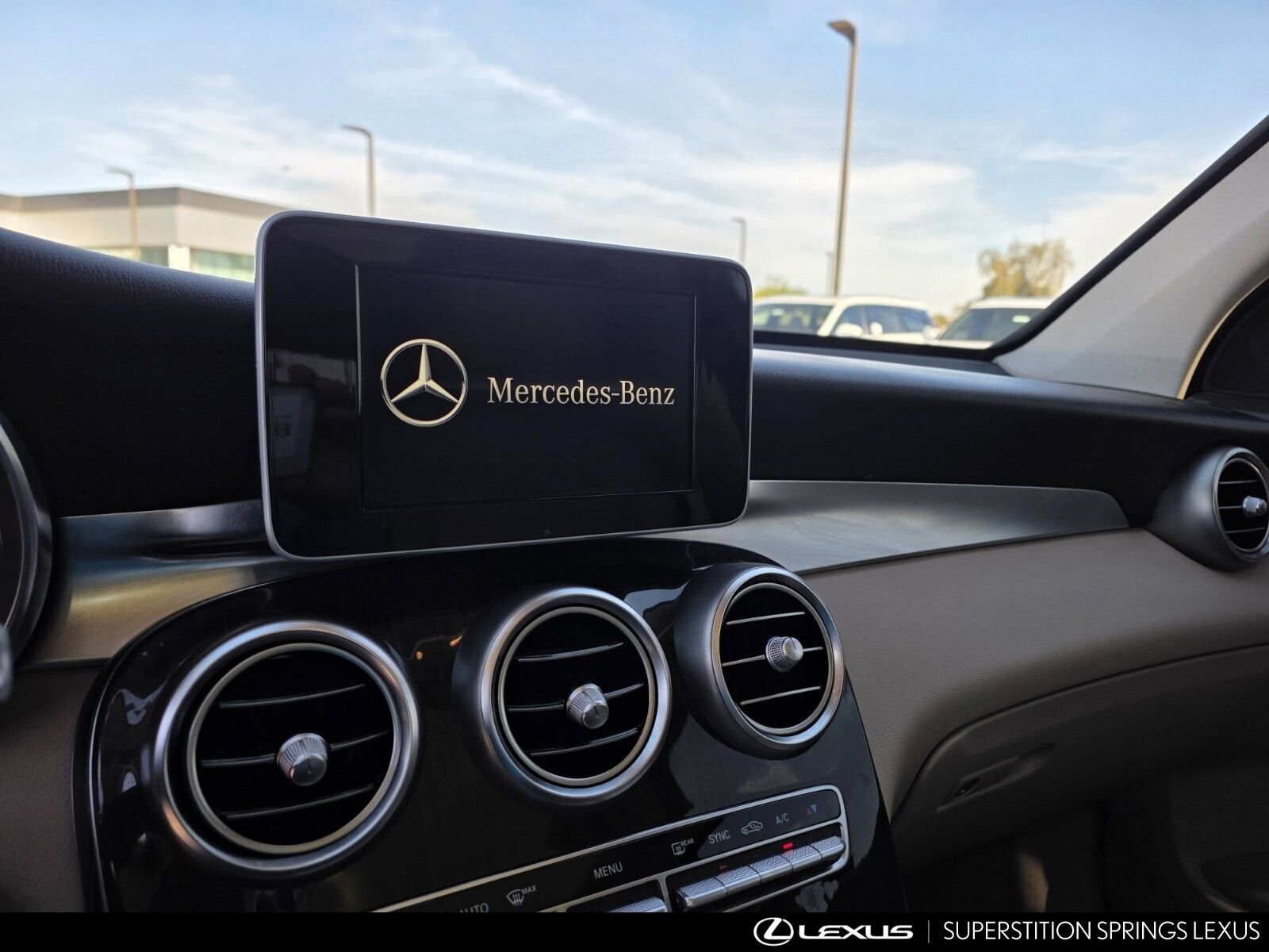 Used 2019 Mercedes-Benz GLC 300 4MATIC image 16