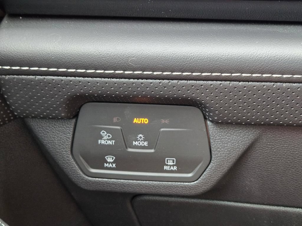 Used 2025 Volkswagen Atlas SE FWD image 21