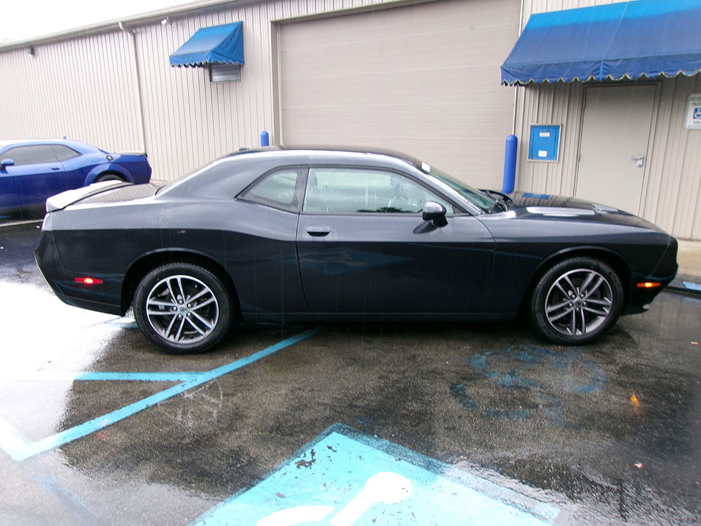Used 2019 Dodge Challenger SXT image 8