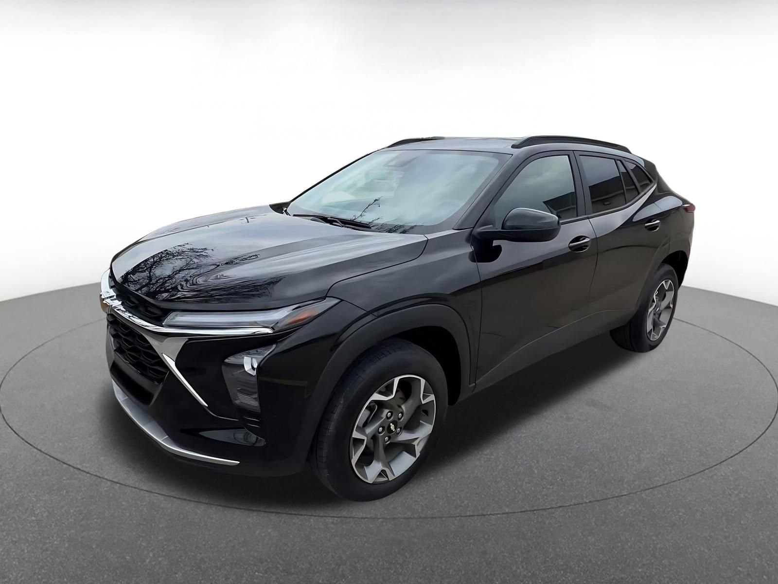 Used 2025 Chevrolet Trax LT image 8