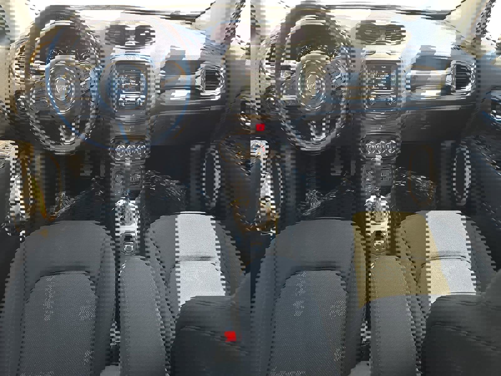 Used 2017 Jeep Renegade Latitude AWD/4WD image 9