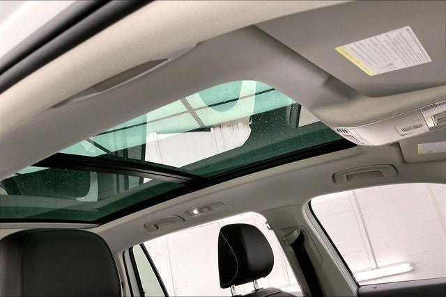 Used 2021 Volkswagen Tiguan SEL w/ 2-Row Tiguan MDO Package AWD/4WD image 13