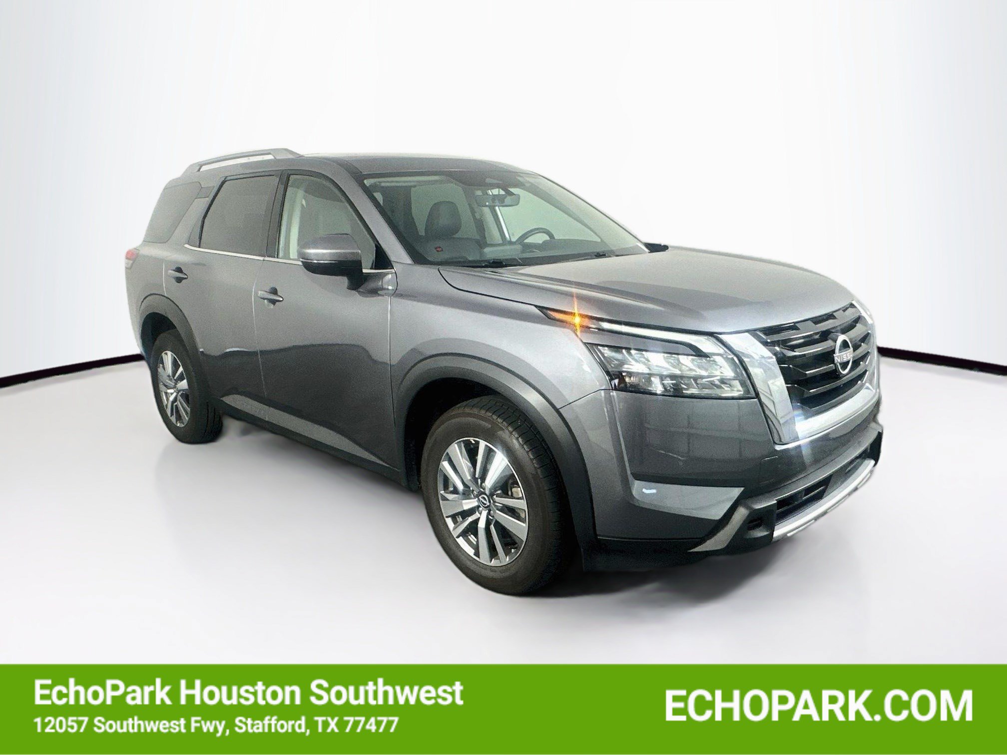 Used 2025 Nissan Pathfinder SL AWD/4WD image 1