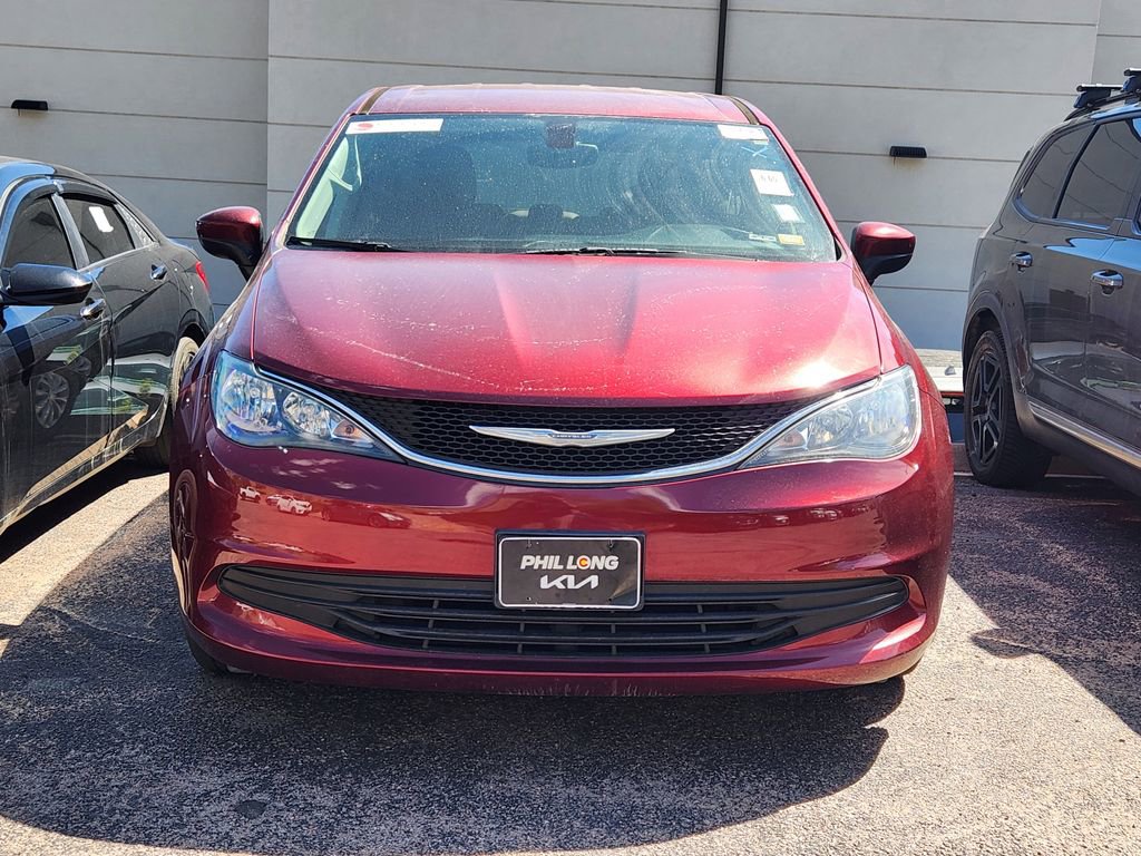 Used 2017 Chrysler Pacifica Touring w/ Tire & Wheel Group FWD image 10