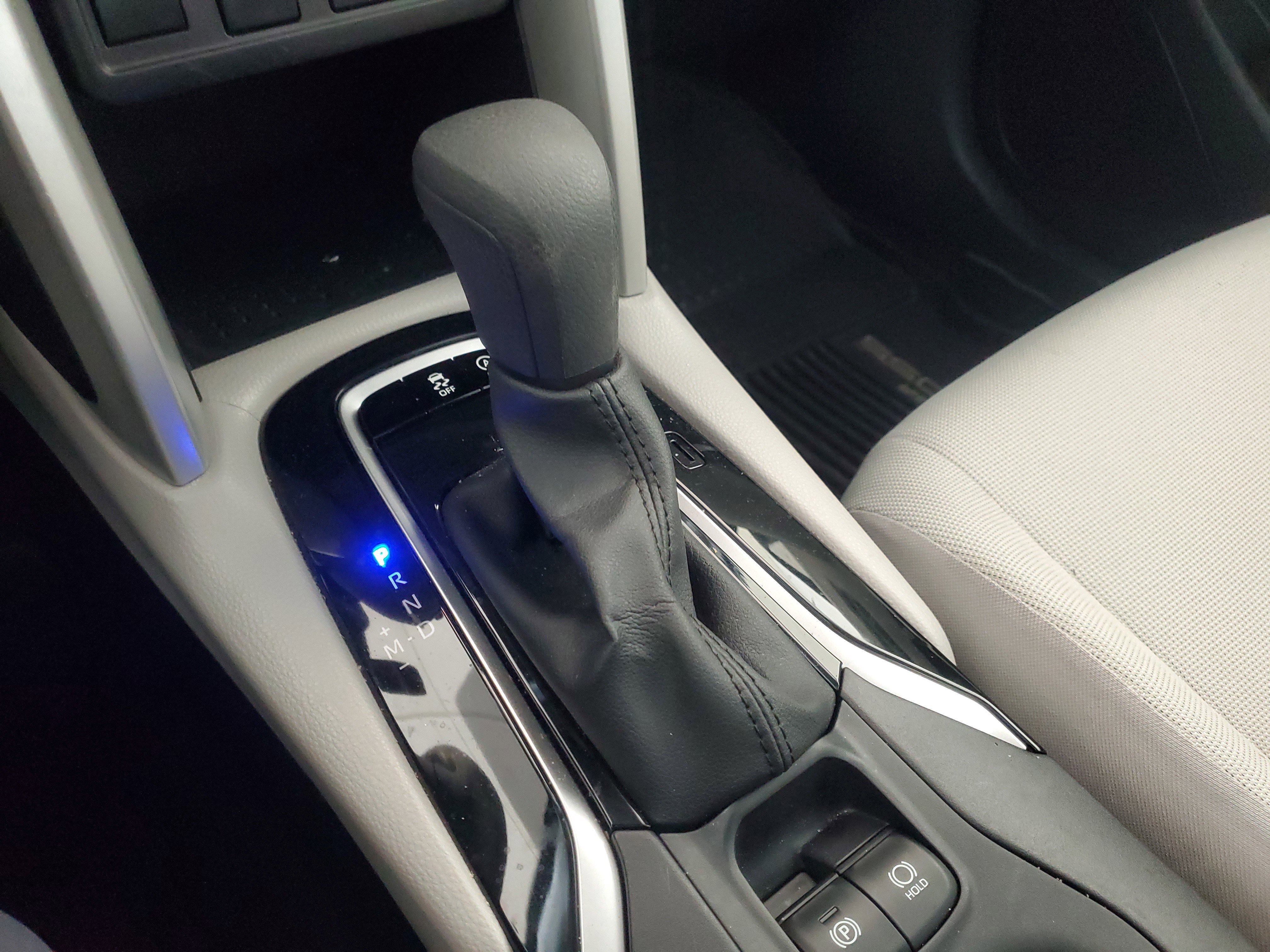 Used 2025 Toyota Corolla Cross L image 32